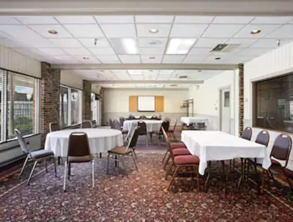 Ramada By Wyndham Sioux City Bagian luar foto