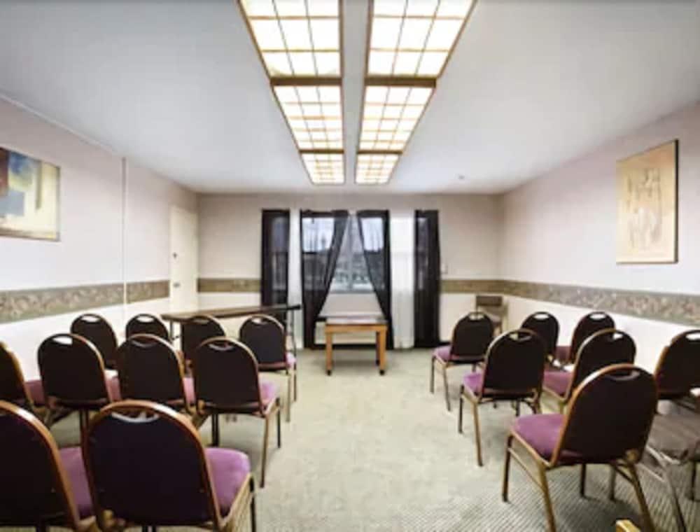 Ramada By Wyndham Sioux City Bagian luar foto
